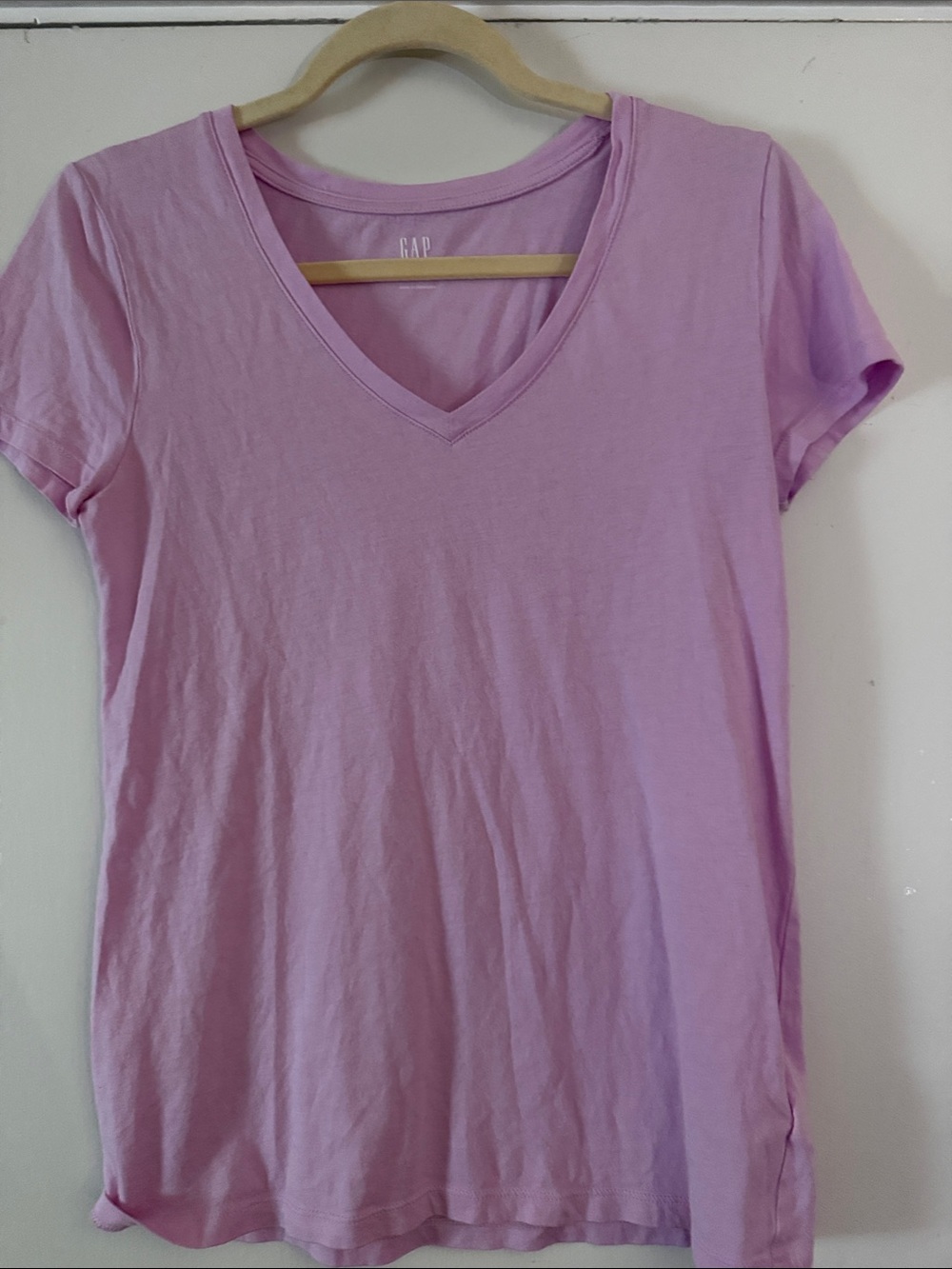GAP Women's V-Neck Short Sleeve Tee - Lavender